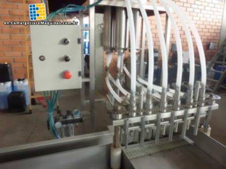 Feeder for 500 mL bottles and 1 L
