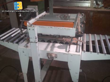 Box closing machine