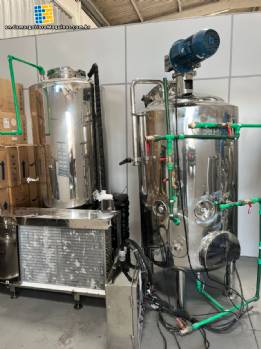 Jacketed mixing tank reactor with 300 liter chiller cooling tank