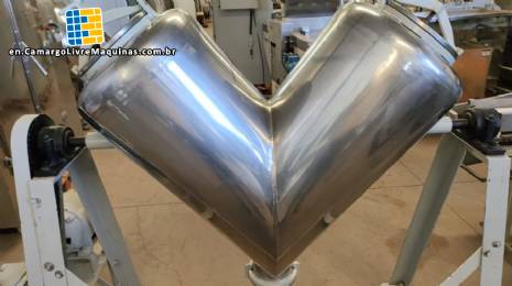 V-shaped mixer in polished stainless steel