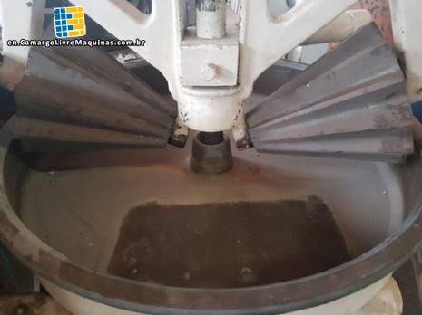 Gramola for mass compacting