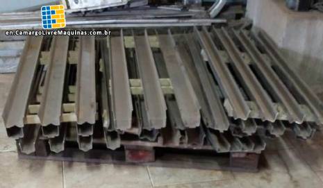 Stainless steel feed chute line with vibrating chute