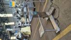 Semi-automatic filling machine for liquids