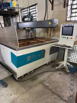 Flow waterjet cutting system