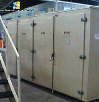 Oven for drying granulated powders with 100 trays