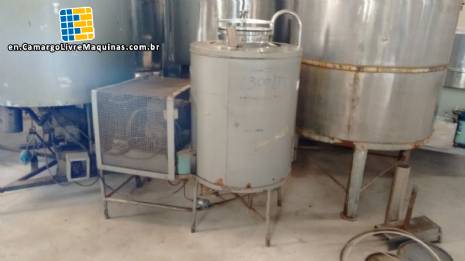 Stainless steel tank with cooling system