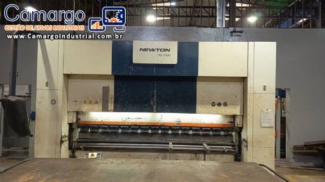 Newton 175-ton CNC hydraulic press brake for bending sheets up to 3,050 mm thick.