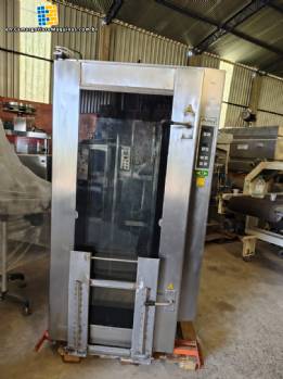 Programmable turbo oven in stainless steel, gas-powered.