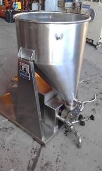 Stainless steel tank with sanitary pump