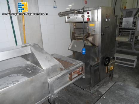 Ravioleteira and capeleteira