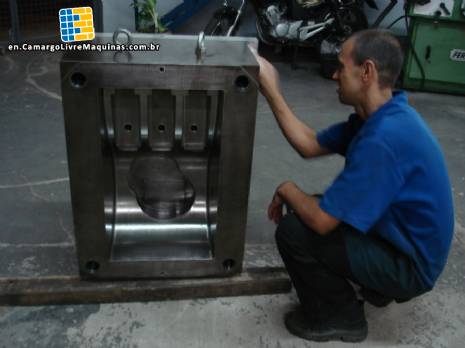 Plastic injection molds