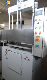 Biscuit dispenser