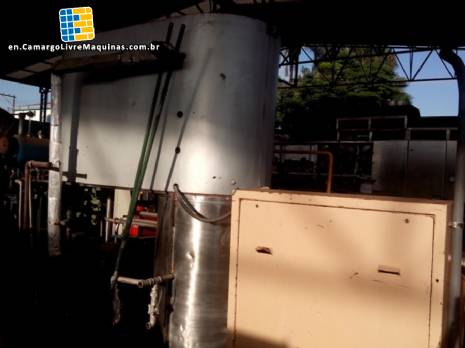 Hard candy cooker with vacuum and pumps