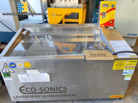Ultronique stainless steel benchtop ultrasonic washer for laboratories.