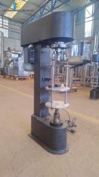 Threading machine for aluminum caps, pilfer caps and plastic caps