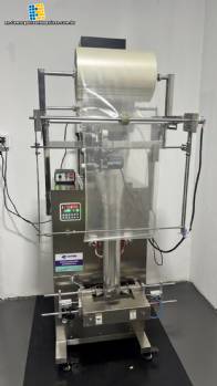 Vertical pneumatic packaging machine with weighing scale and date coder Cetro