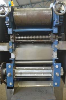 Cylinder molder and cutter for wheat dough snacks