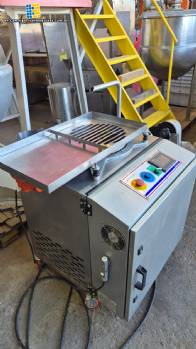 Stainless steel chocolate tempering machine with vibrating table, 100 kg/h, Hebleimar