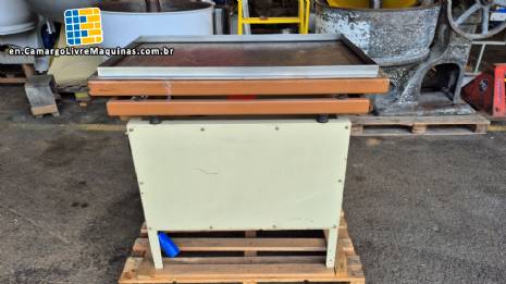 Vibrating table for chocolate molds Version 2.0