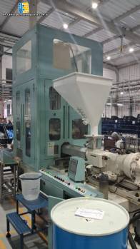 AOKI stretch blow molding machine for blowing PP Polypropylene and Tritan Copolyester. AOKI stretch blow molding machine for blowing PP Polypropylene and Tritan Copolyester.