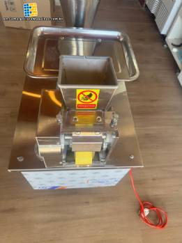 Automatic forming and filling machine for savory pastries, dumplings, and empanadas - Dingchang Machine TDM 80 Automatic forming and filling machine for savory pastries, dumplings, and empanadas - Dingchang Machine TDM 80