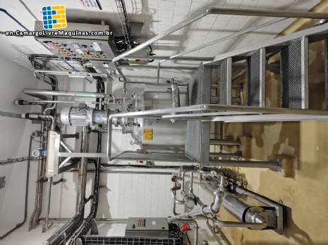 Stainless steel powder dispersing tank, 500 liters, with Netzsch pump and Alfa Laval valves. Stainless steel powder dispersing tank, 500 liters, with Netzsch pump and Alfa Laval valves.